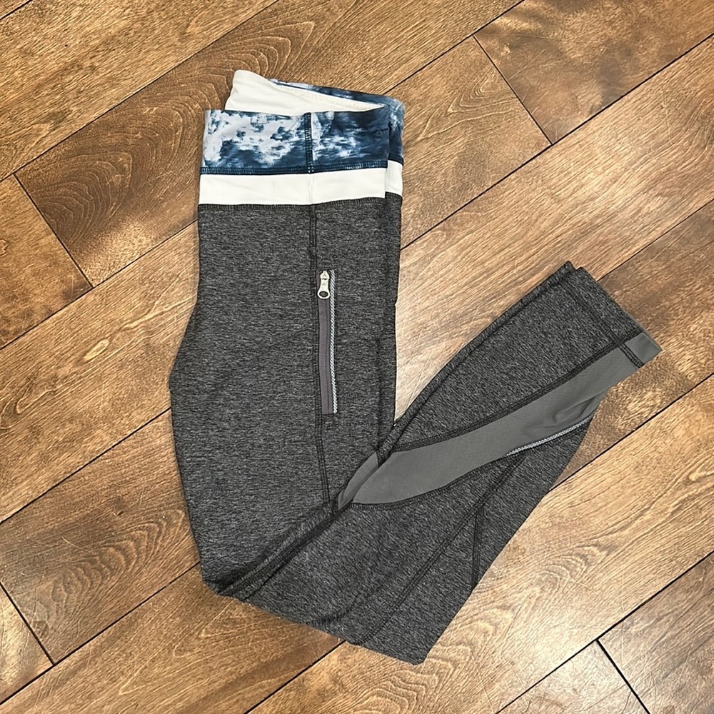Lululemon size 4 women’s leggings. Good condition